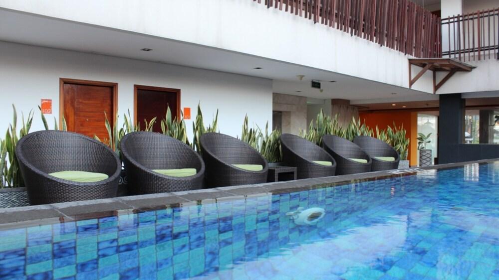 Sun Royal Hotel Kuta  Exterior photo